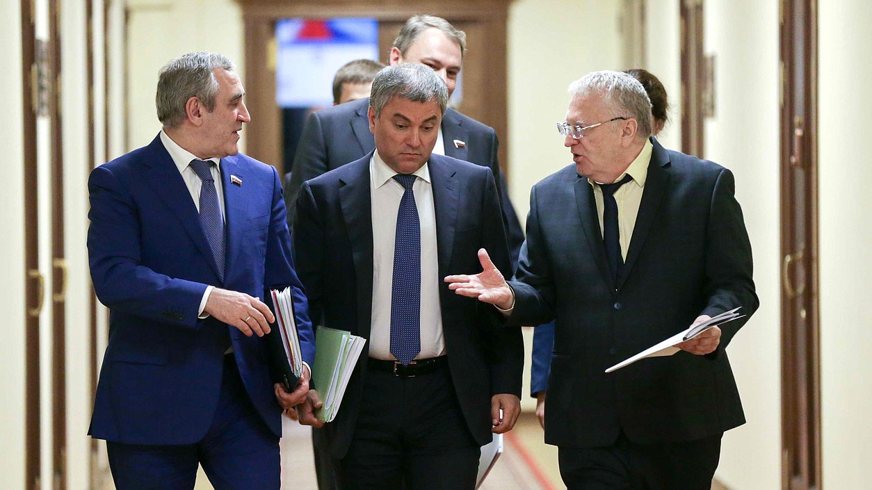 Председатель Государственной Думы Вячеслав Володин, заместитель Председателя Государственной Думы Сергей Неверов и председатель фракции ЛДПР Владимир Жириновский. Автор фото: Анна Исакова/Фотослужба Государственной Думы