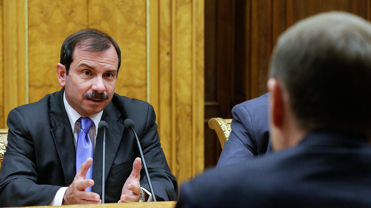 Встреча Председателя Государственной Думы Сергея Нарышкина с Вице-президентом Кубинского института дружбы народов, Героем Республики Куба Фернандо Гонсалесом Льортом.