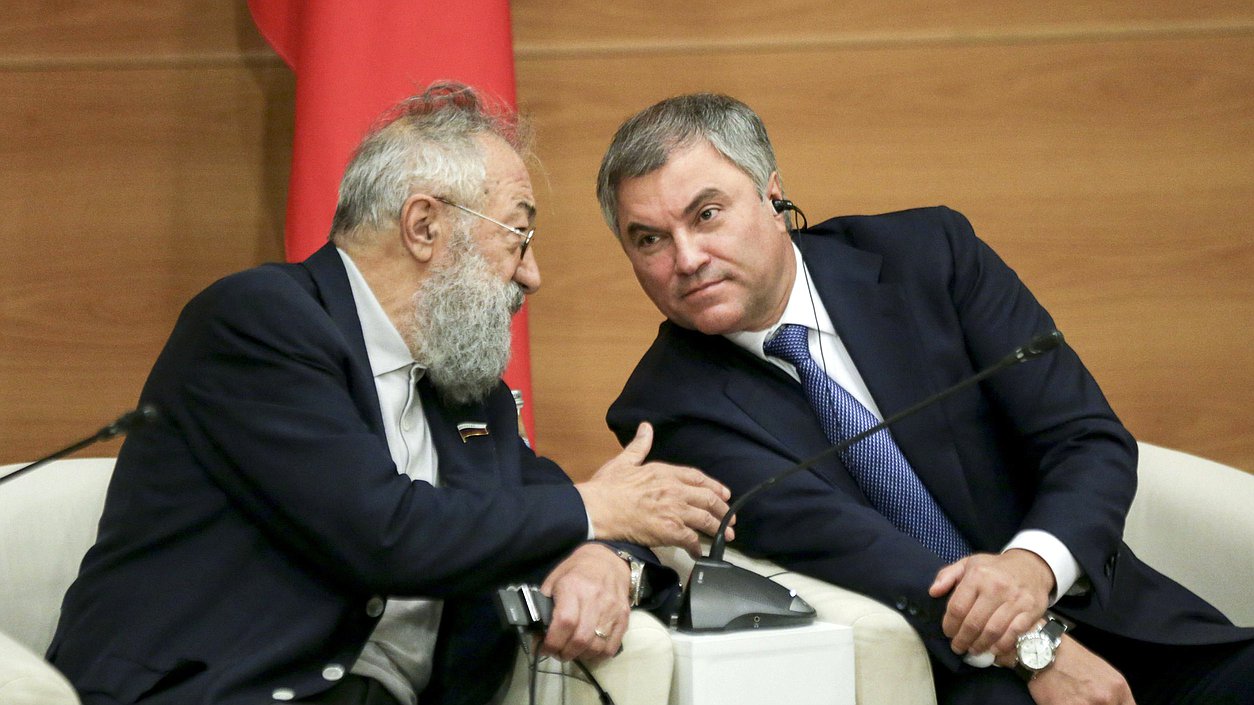 Chairman of the State Duma Viacheslav Volodin and member of the Committee on International Affairs Artur Chilingarov