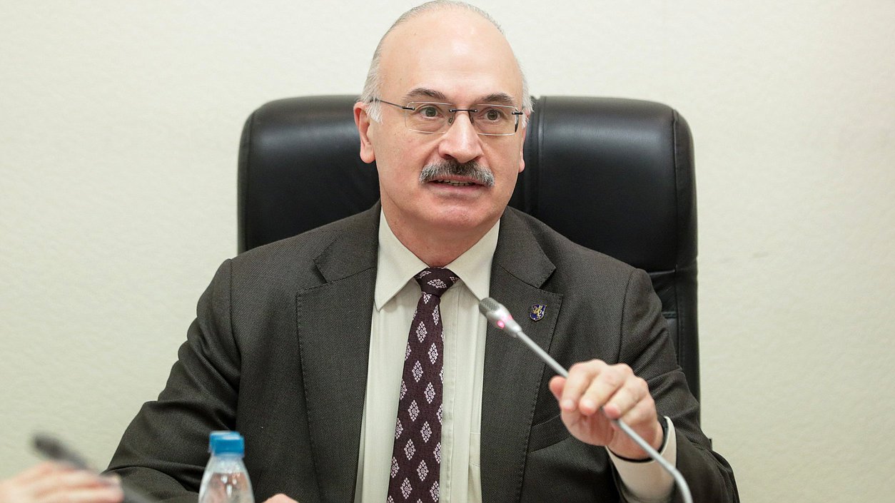 Председатель Комитета по науке и высшему образованию Сергей Кабышев