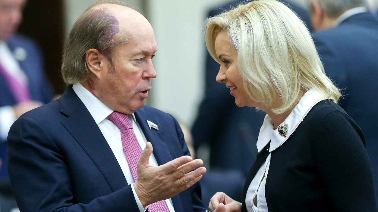 Член Комитета по образованию и науке Владимир Кононов и Первый заместитель Председателя Комитета по культуре Ольга Казакова