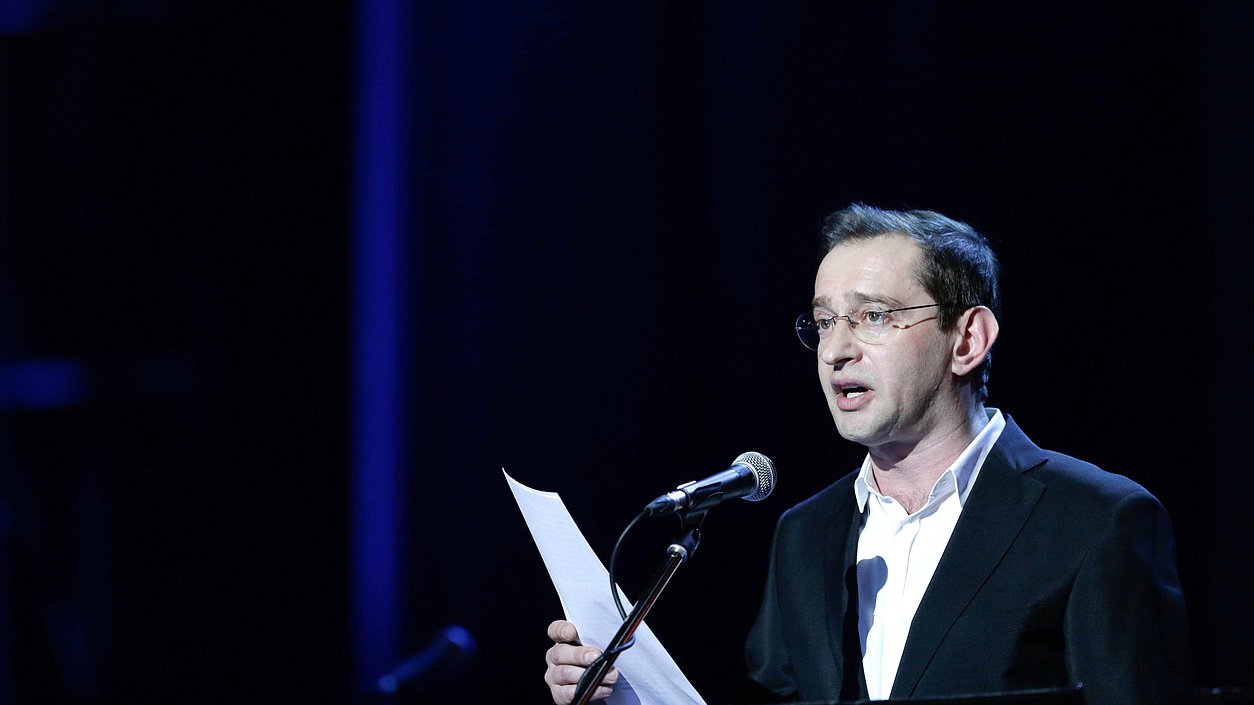 Торжественная церемония открытия Года литературы в России на сцене Московского Художественного театра имени А.П. Чехова.