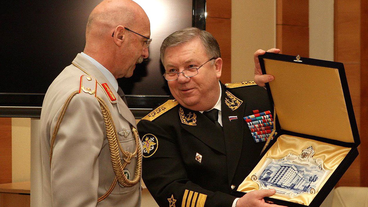  Встреча с аккредитованными в Москве военными атташе. Райнер Швальб и Владимир Комоедов.