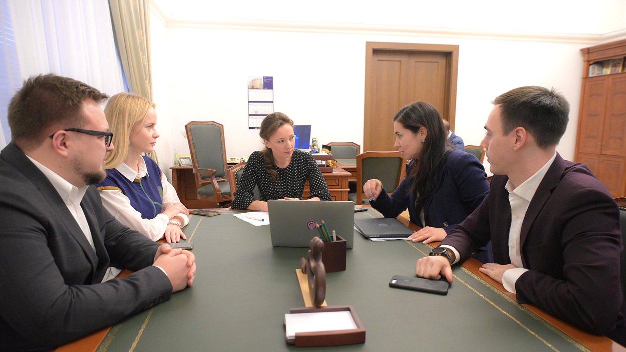 Встреча заместителя Председателя ГД Анны Кузнецовой с представителями Молодежного парламента