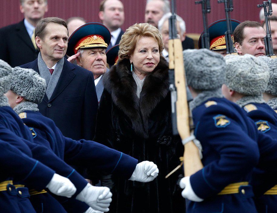 Церемония возложения венка к Могиле неизвестного солдата в День защитников Отечества.