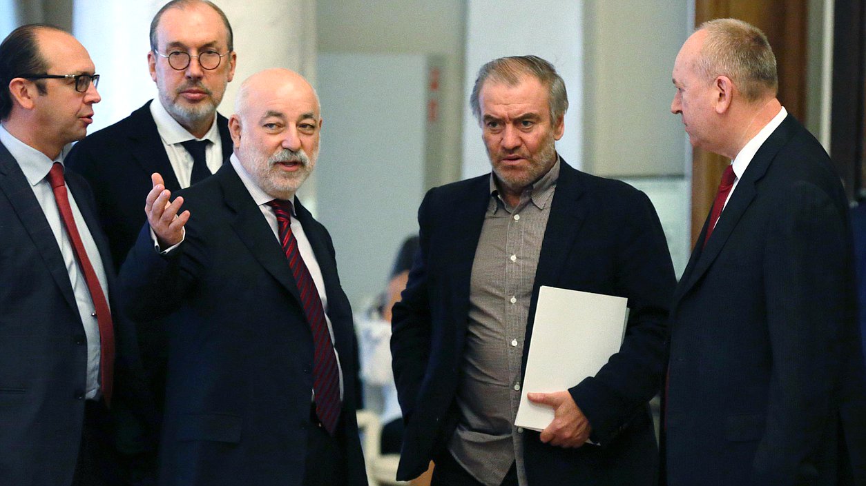    Председатель Государственной Думы Сергей Нарышкин провёл совместное заседание Совета по Культуре и попечительского совета Музея Фаберже.