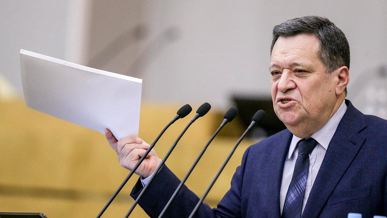 Председатель Комитета по бюджету и налогам Андрей Макаров во время пленарного заседания. Автор фото: Анна Исакова/Фотослужба Государственной Думы.