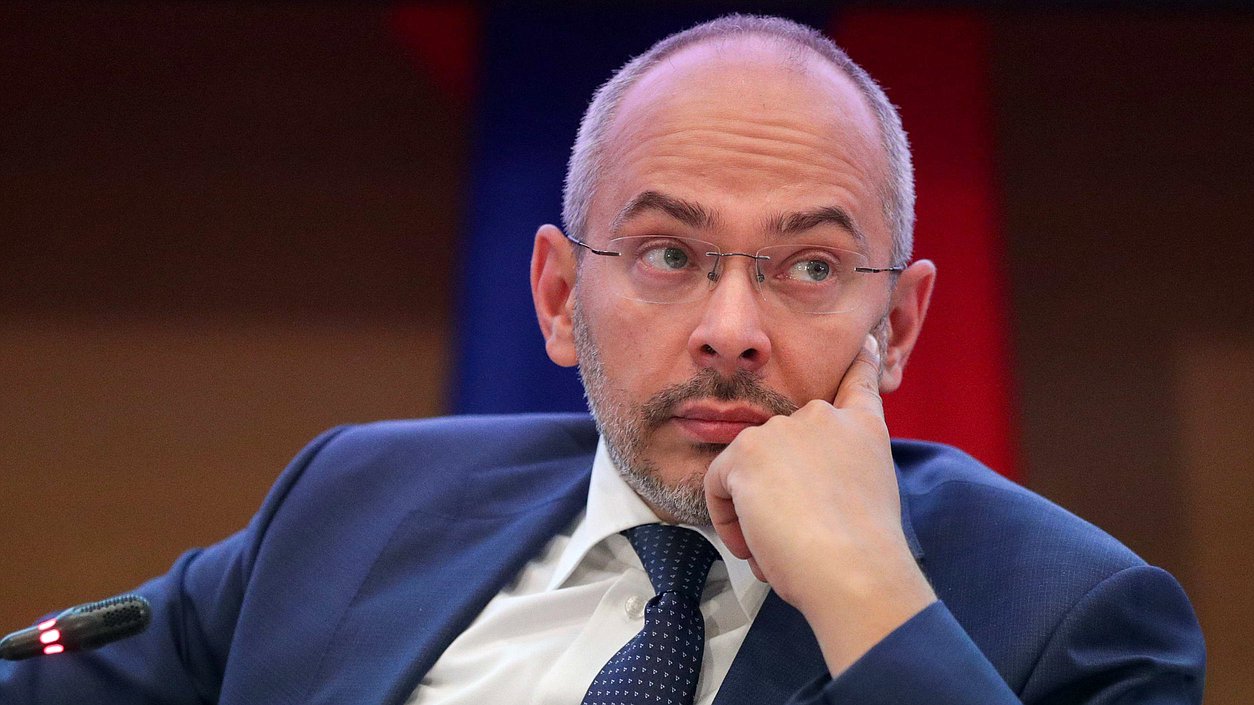 Председатель Комитета по природным ресурсам, собственности и земельным отношениям Николай Николаев