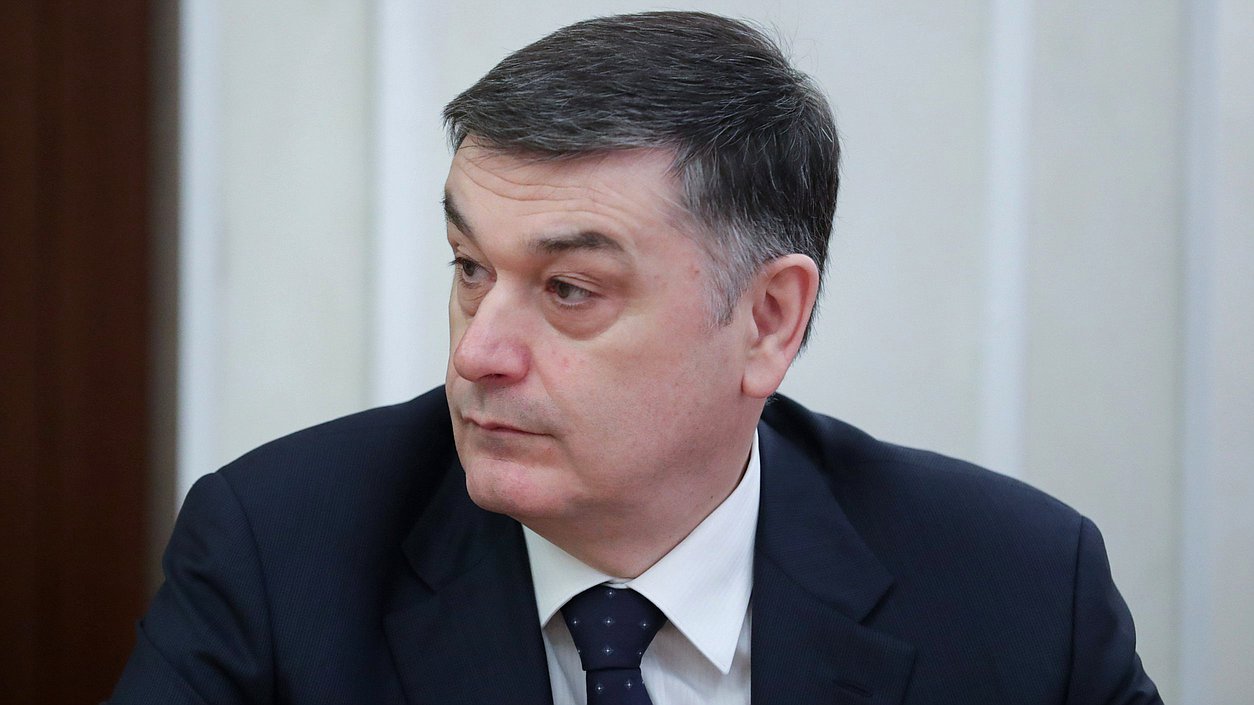 Член Комитета по безопасности и противодействию коррупции Адальби Шхагошев