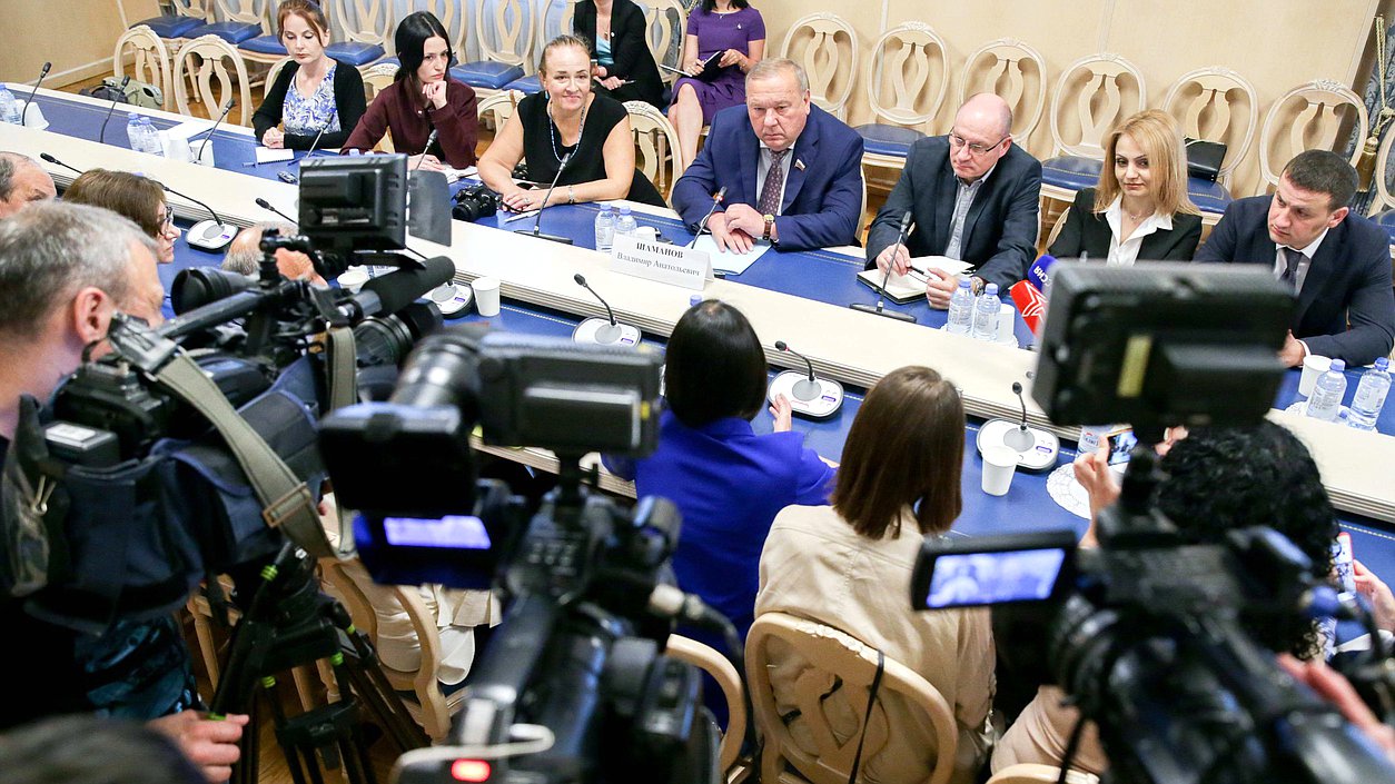 Встреча Председателя Комитета по обороне Владимира Шаманова с журналистами Республик Абхазия и Южная Осетия