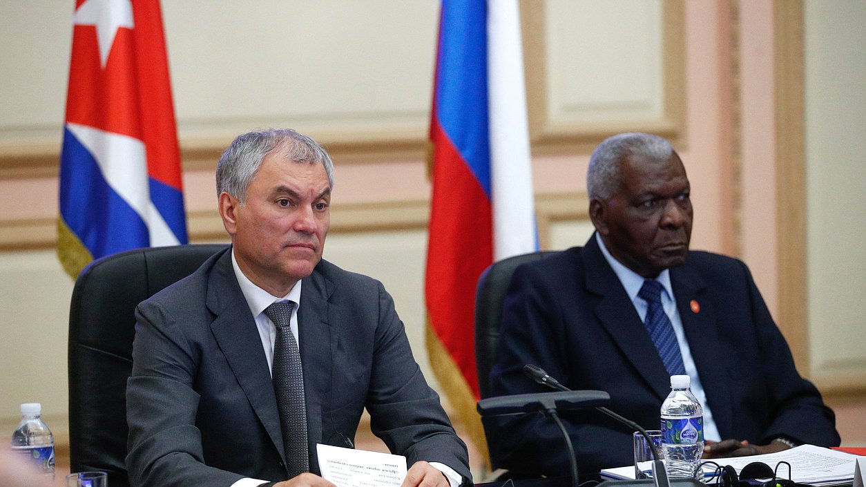 El Jefe de la Duma Estatal, Vyacheslav Volodin, y el Presidente de la Asamblea Nacional del Poder Popular y del Consejo de Estado de la República de Cuba, Esteban Lazo Hernández