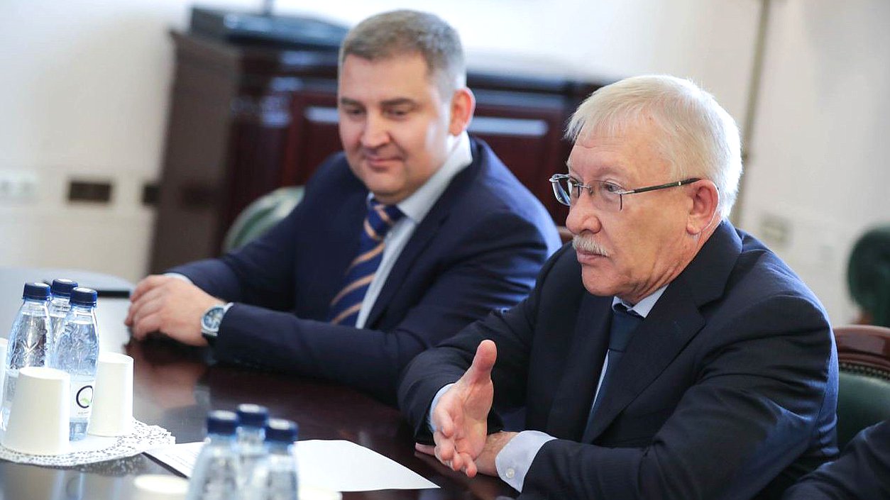 Председатель Комитета по контролю Олег Морозов и заместитель Председателя Комитета по контролю Дмитрий Ламейкин