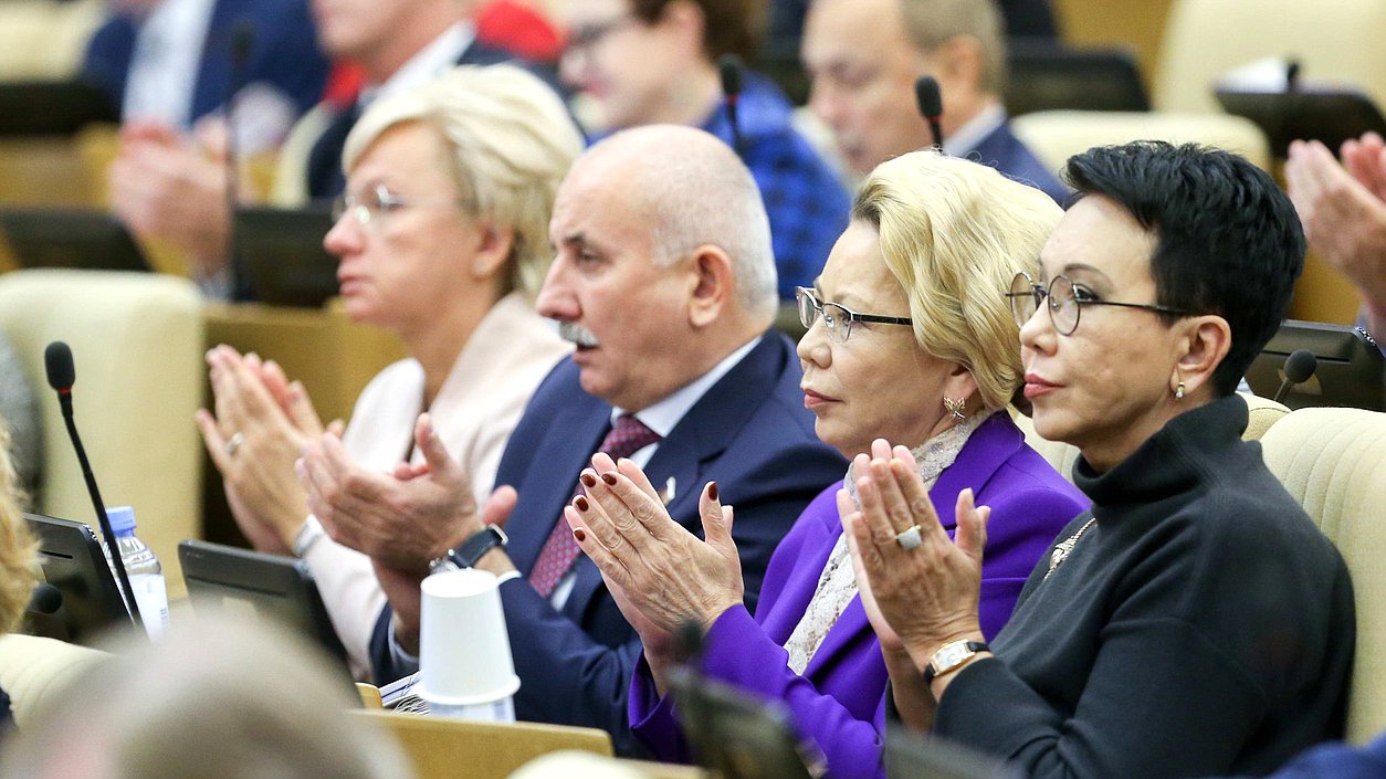 Пленарное заседание аплодисменты