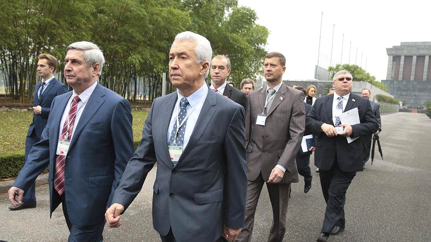 Официальный визит Председателя Государственной Думы Федерального Собрания Российской Федерации Сергея Нарышкина в Социалистическую Республику Вьетнам. Посещение мемориального комплекса Хо Ши Мина.