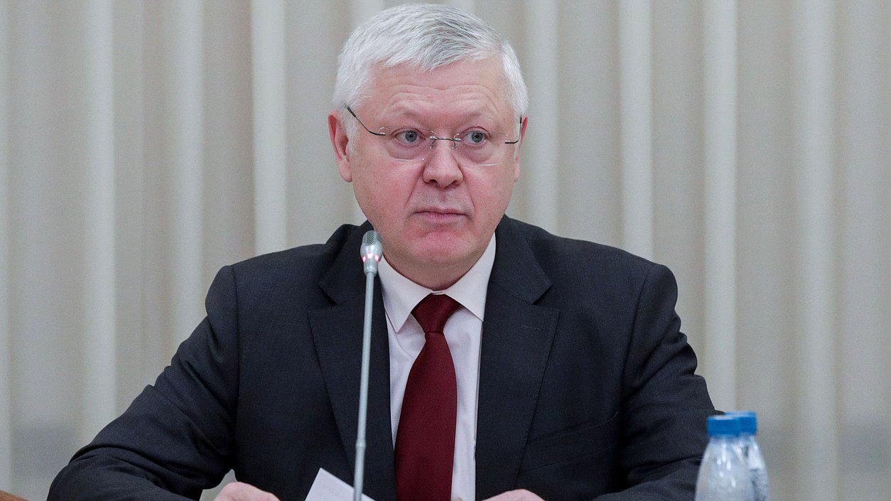 Председатель Комитета по безопасности и противодействию коррупции Василий Пискарев