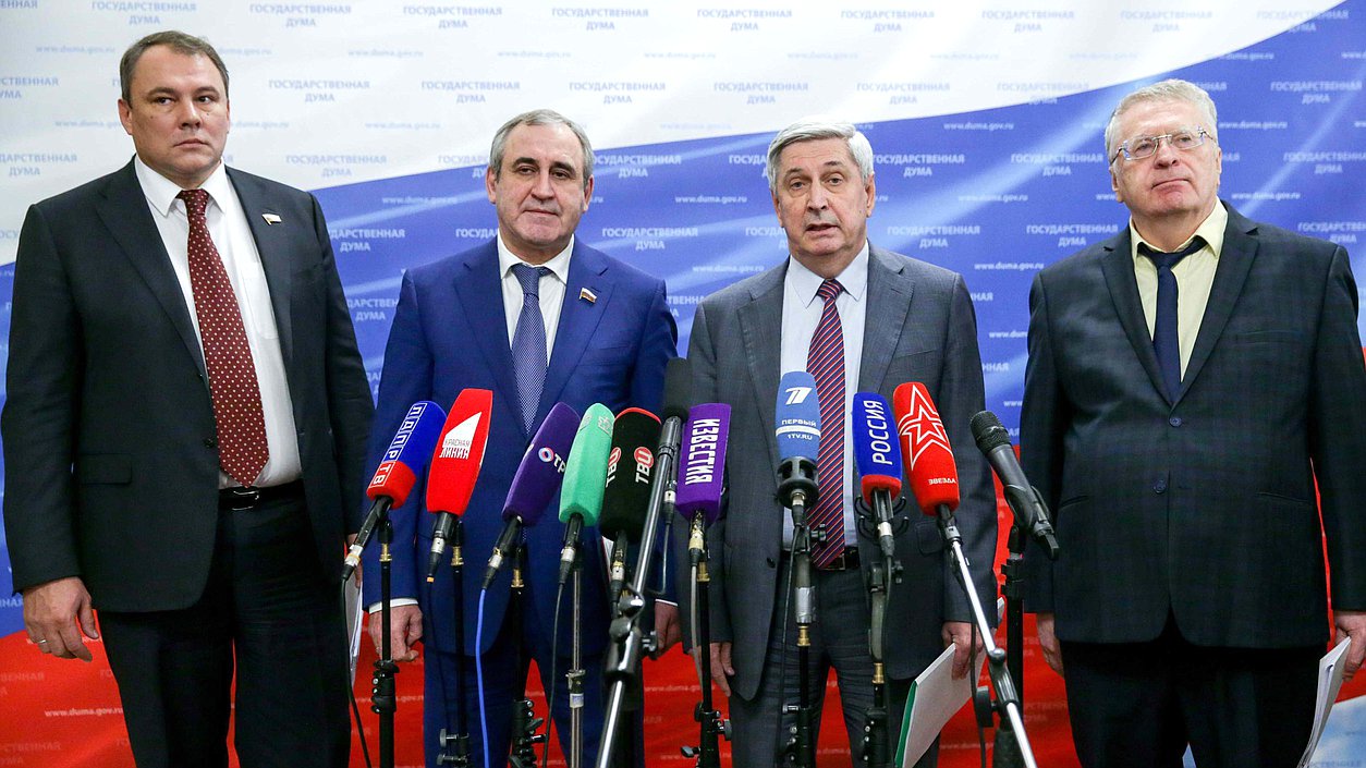 Заместители Председателя Государственной Думы Иван Мельников, Петр Толстой и Сергей Неверов и председатель фракции ЛДПР Владимир Жириновский. Автор фото: Анна Исакова/Фотослужба Государственной Думы