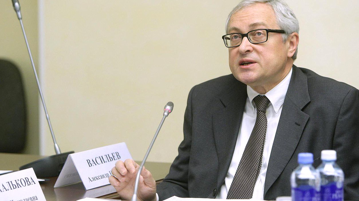 Круглый стол Комитета Государственной Думы по международным делам на тему "Проблема "неграждан" в Латвии и Эстонии".