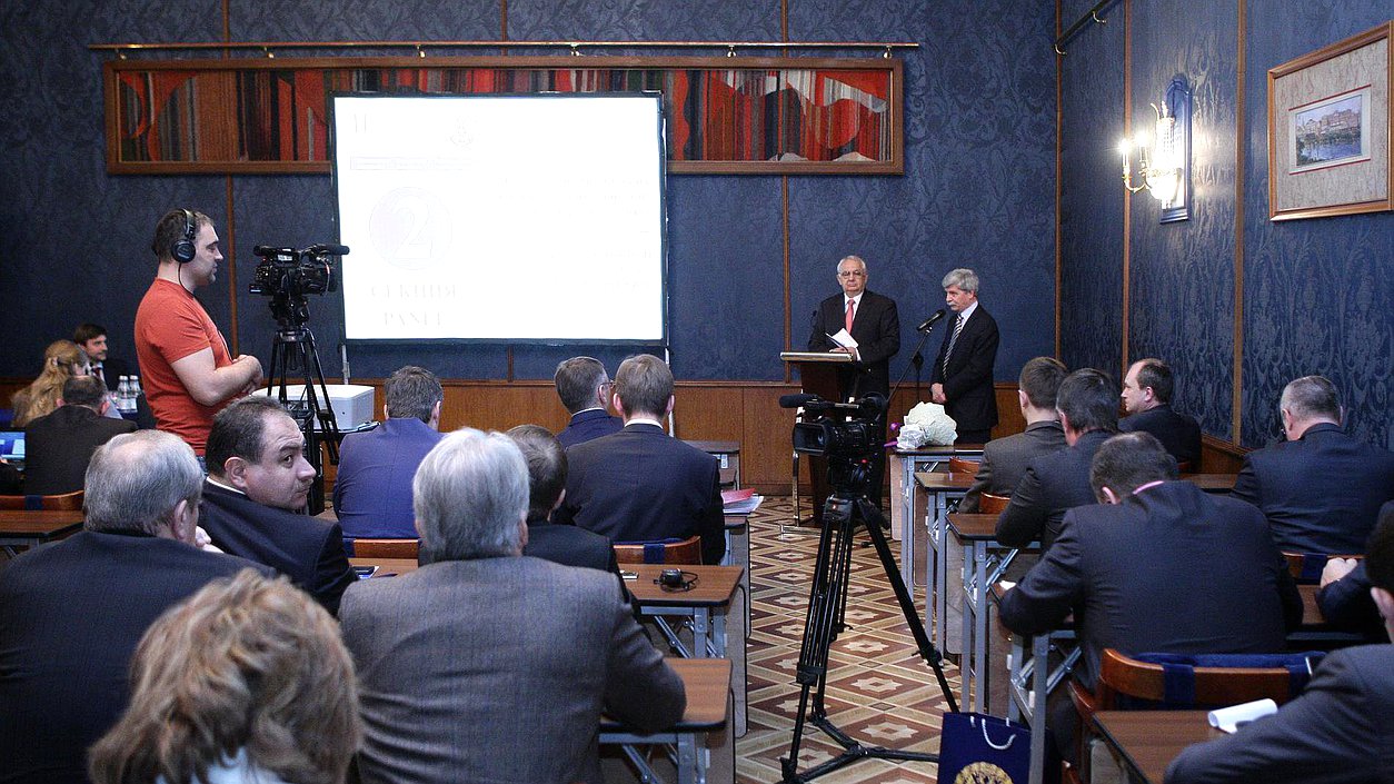 Второй международный парламентский форум. Работа секции "Развитие политических систем6 мировой опыт". 