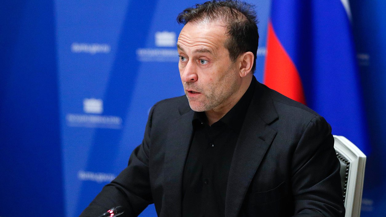 Председатель Комитета по физической культуре и спорту Дмитрий Свищев