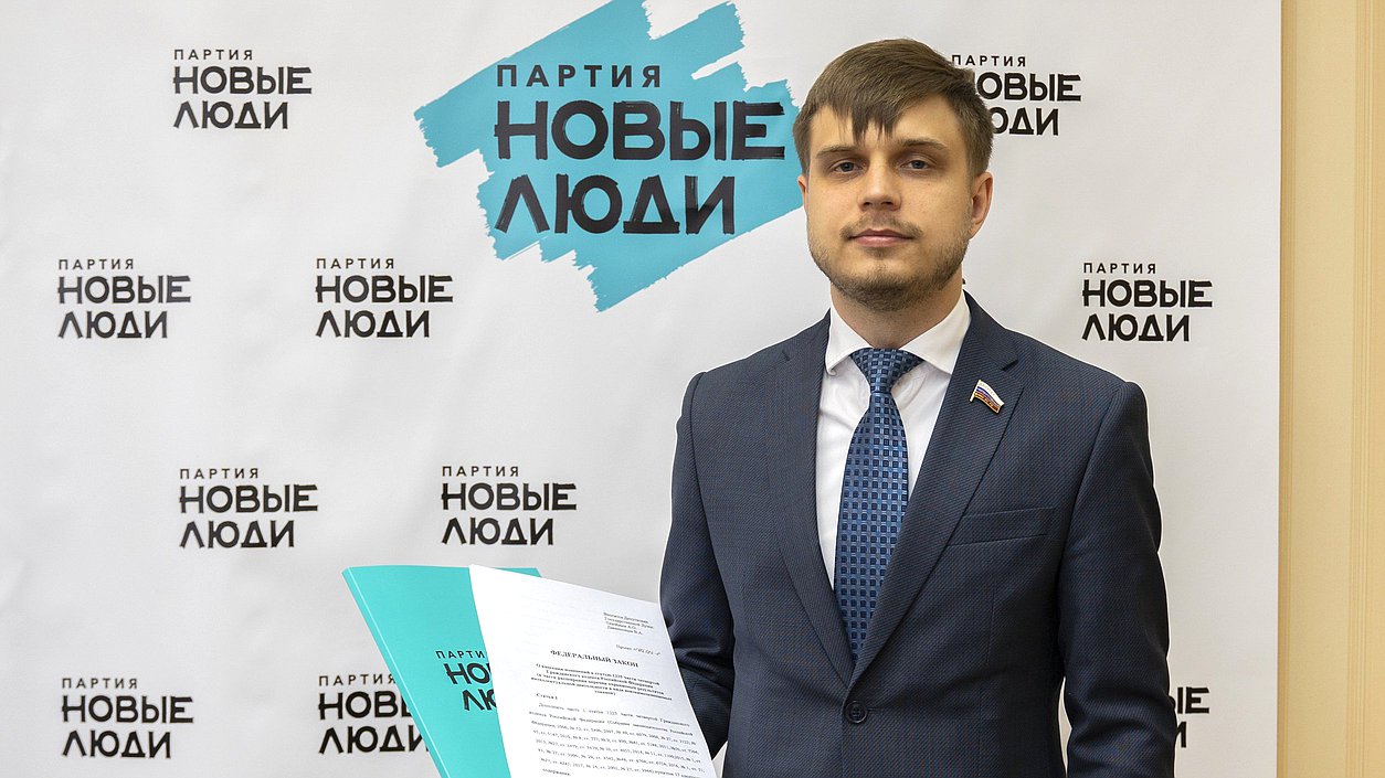 Член Комитета по информационной политике, информационным технологиям и связи Антон Ткачев