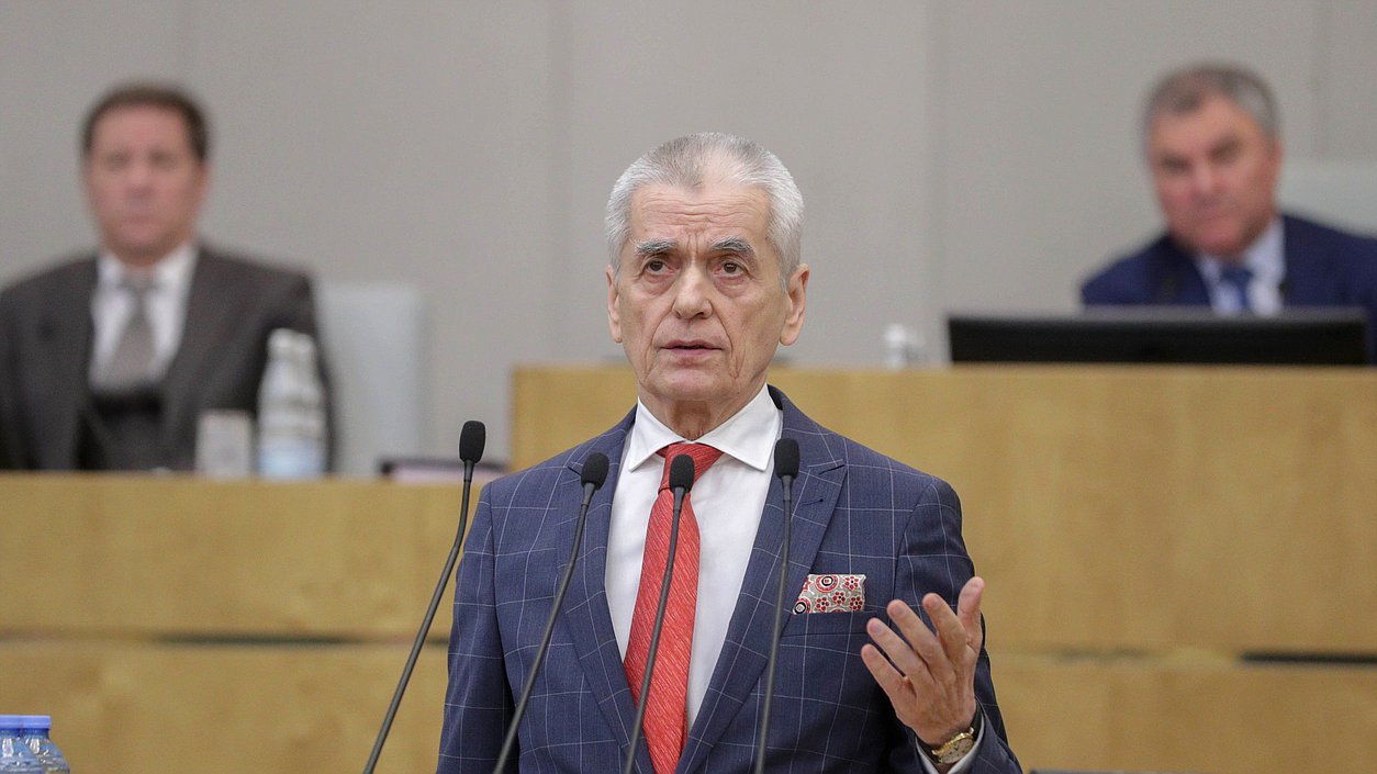 Первый заместитель Председателя Комитета по образованию и науке Геннадий Онищенко