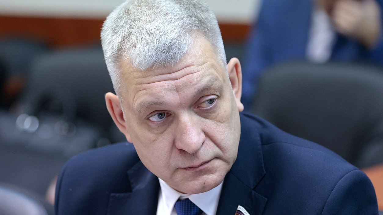 Председатель Комитета по делам национальностей Владимир Иванов