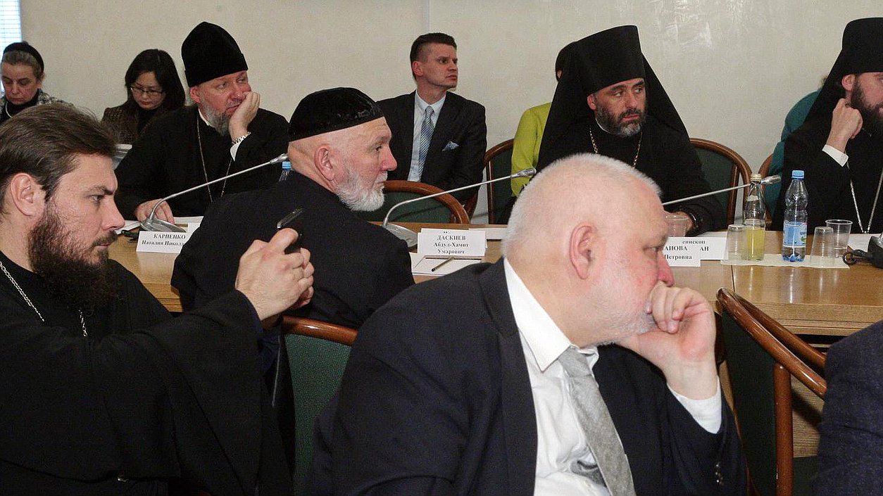 Заседание секции "Духовно-нравственное воспитание в российской школе: состояние, проблемы, перспективы".