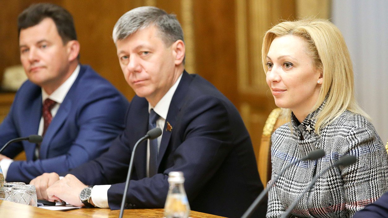 First Deputy Chairman of the Committee on International Affairs Dmitrii Novikov and Deputy Speaker of the State Duma Olga Timofeeva