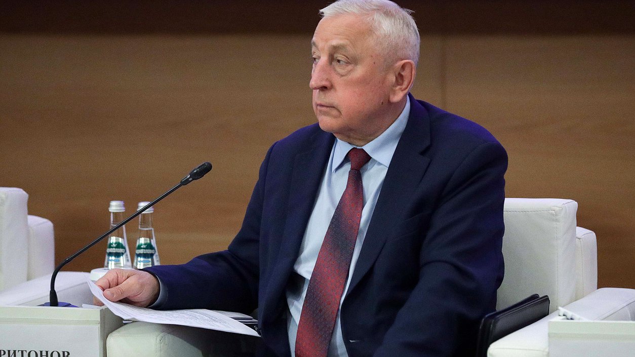 Председатель Комитета по развитию Дальнего Востока и Арктики Николай Харитонов