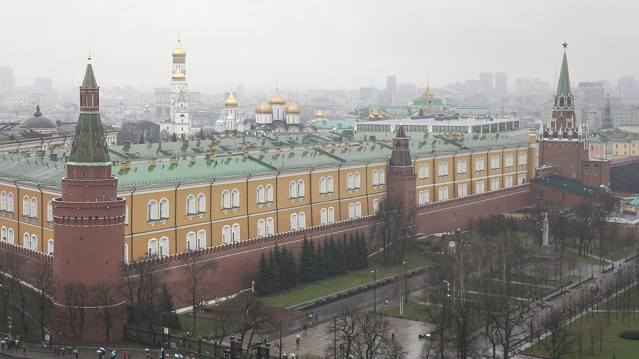 Кремль зима туман