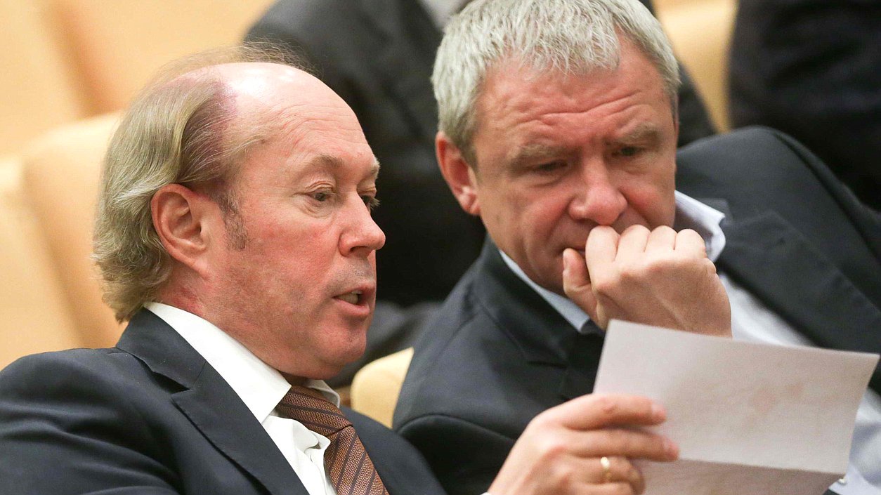 Член комитета по образованию и науке Владимир Кононов