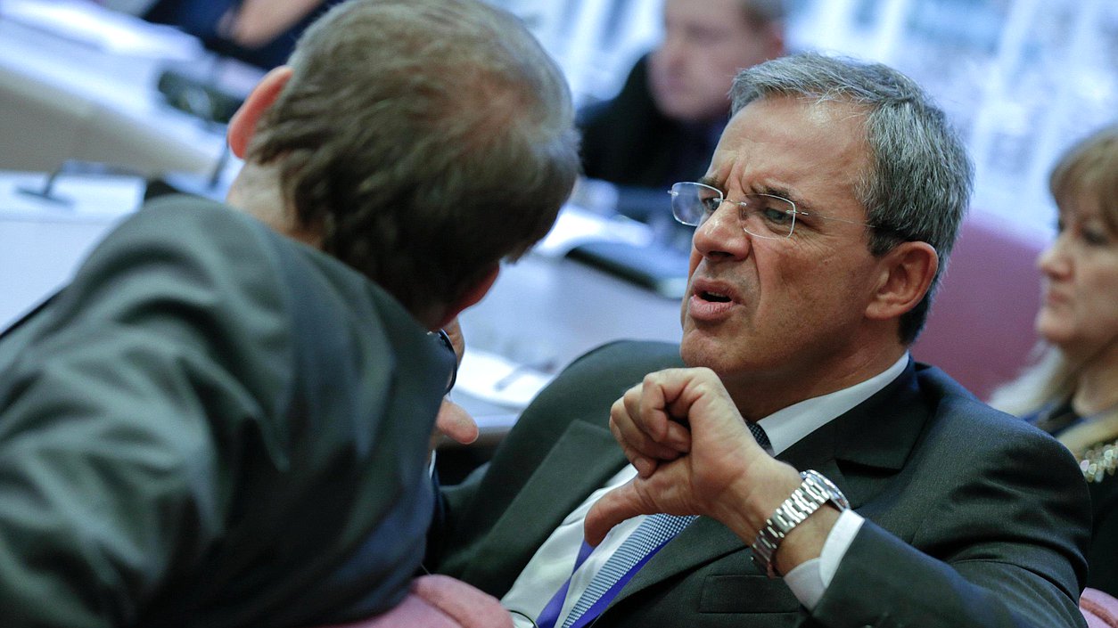 Круглый стол на тему: "Восстановление доверия в Европе: роль парламентских институтов".