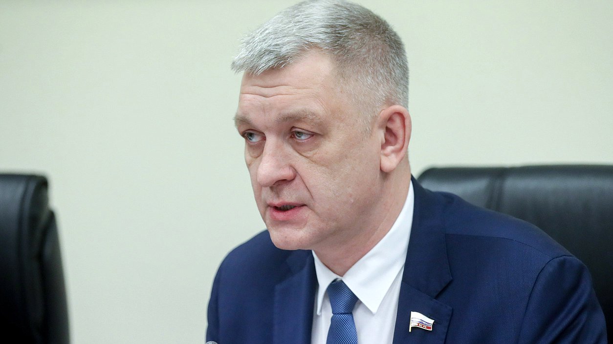 Председатель Комитета по делам национальностей Владимир Иванов