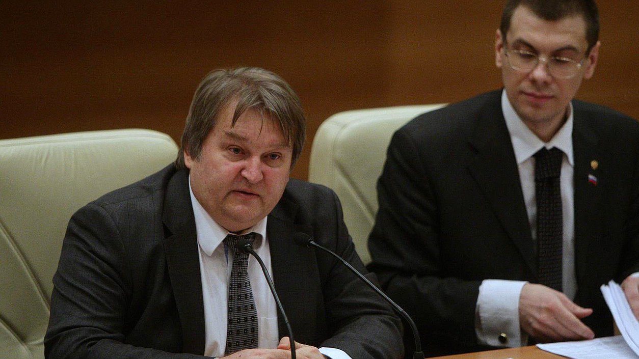 Круглый стол фракции "Справедливая Россия" на тему "Таможенно-тарифное регулирование в России в условиях членства в ВТО".