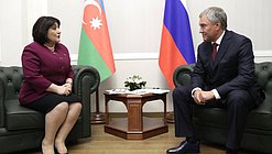 Председатель Милли Меджлиса Азербайджанской Республики Сахиба Гафарова и Председатель ГД Вячеслав Володин