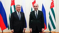 Председатель Государственной Думы Вячеслав Володин и Председатель Парламента Абхазии Лаша Ашуба