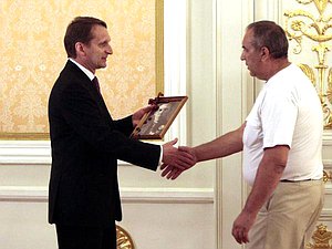 Председатель Государственной Думы Сергей Нарышкин передал награды родственникам военнослужащих, погибших в Великой Отечественной войне