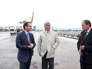 22 июля Сергей Нарышкин осмотрел морской транспортный порт Усть-Луга и провел совещание по вопросу совершенствования законодательства о государственно-частном партнерстве на примере проекта комплексного развития территории МТП Усть-Луга