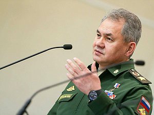 Министр обороны РФ Сергей Шойгу во время правительственного часа на пленарном заседании Государственной Думы