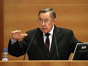 16 октября в Госдуме в рамках мероприятий, посвященных 20-летию Конституции РФ и Федерального Собрания РФ, выступил советник Президента РФ В.Ф.Яковлев