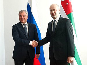 Председатель Государственной Думы Вячеслав Володин и Председатель Парламента Абхазии Лаша Ашуба