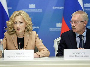 Deputy Chairwoman of the State Duma Irina Yarovaya and Chairman of the Committee on Control Oleg Morozov