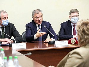 Председатель Государственной Думы Вячеслав Володин, руководитель фракции «Единая Россия» Сергей Неверов и Первый заместитель руководителя фракции Андрей Исаев