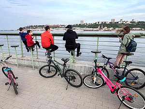 велосипед набережная молодежь спорт река Нижний Новгород Волга