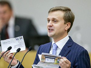 Член счетной Комиссии Государственной Думы, председатель Комитета Государственной Думы по федеративному устройству и вопросам местного самоуправления Алексей Диденко на пленарном заседании Государственной Думы.