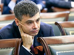 Председатель Комитета по охране здоровья Дмитрий Морозов во время заседания. Автор фото: Анна Исакова/Фотослужба Государственной Думы.