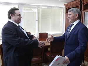 Председатель Комитета по делам национальностей Геннадий Семигин и глава Чувашской Республики Олег Николаев