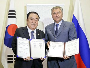 Председатель Государственной Думы Вячеслав Володин и Председатель Национального собрания Республики Корея Мун Хи Сан