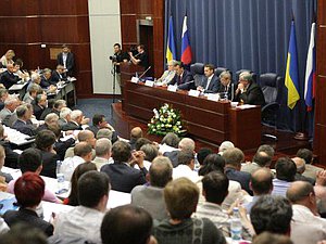 Председатель Государственной Думы Сергей Нарышкин открыл совместную конференцию, посвящённую развитию российско-украинских отношений