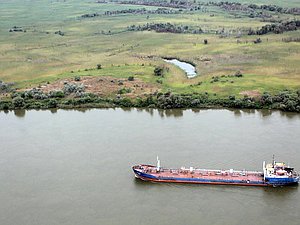 река танкер транспорт корабль